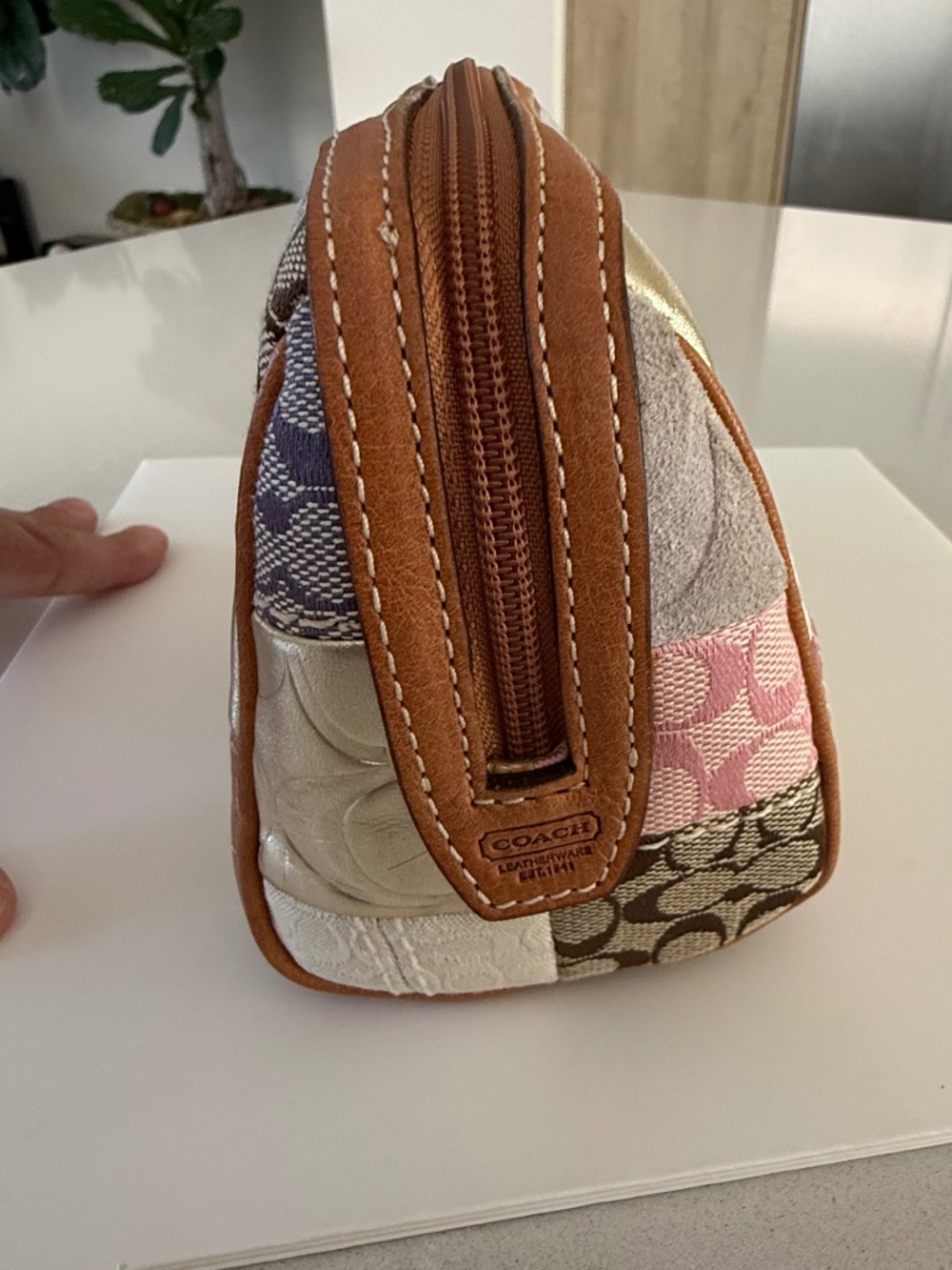 Coach Clutch - Picture 5 of 9